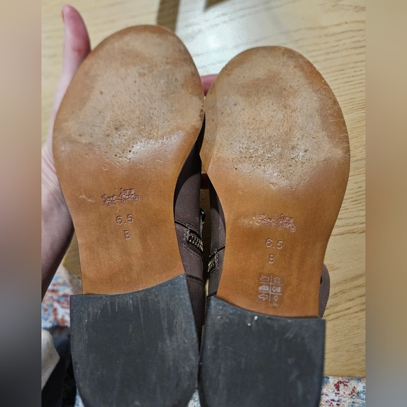 COACH Adella Burnished Calf Leather Taupe Grey Chain Flat Ankle Boots. Size 6.5 - Picture 11 of 16